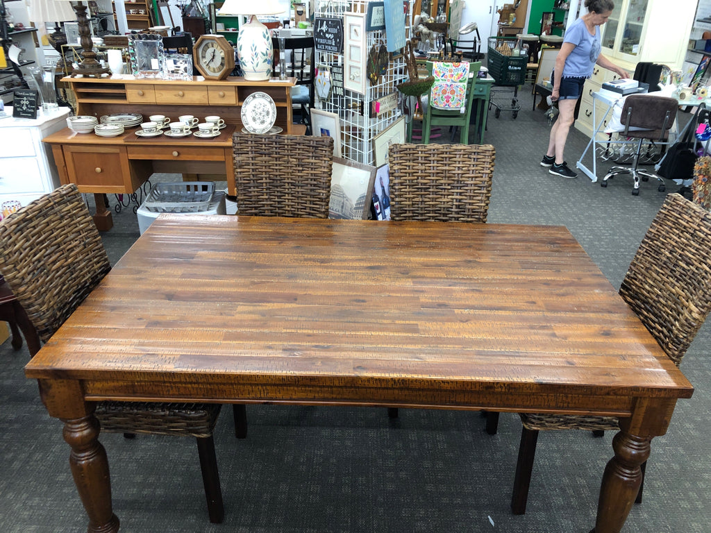 DARK WOOD STRESSED WOOD PATTERN TABLE W 6 WICKER WOVEN CHAIRS.