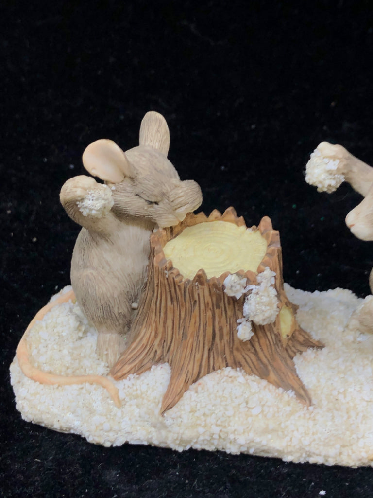 RESIN MOUSE SNOWBALL FIGHT FIGURINE.