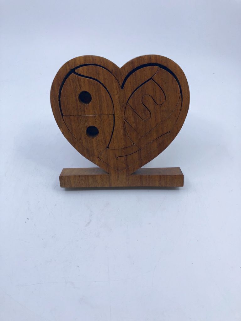WOOD HEART PUZZLE ON STAND.
