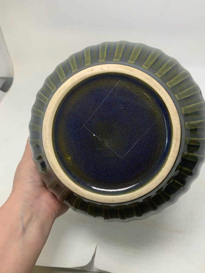 RIBBED HEAVY DARK GREEN BOWL.