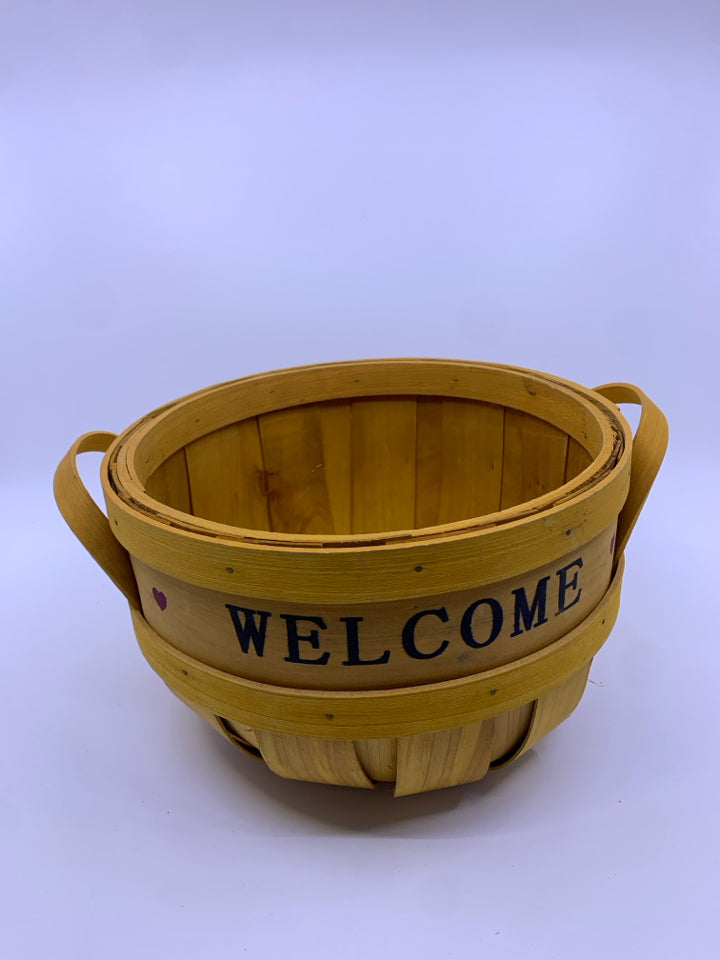 ROUND WELCOME APPLE BASKET W HANDLES.