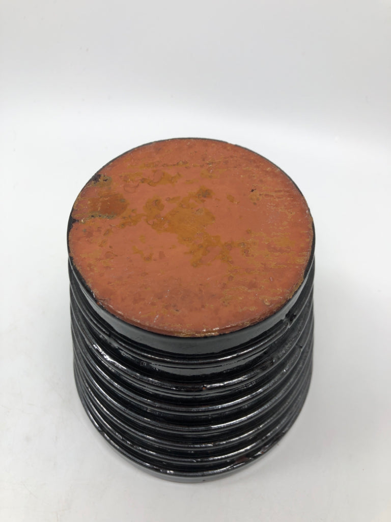 BLACK RIBBED TERRA COTTA PLANTER.