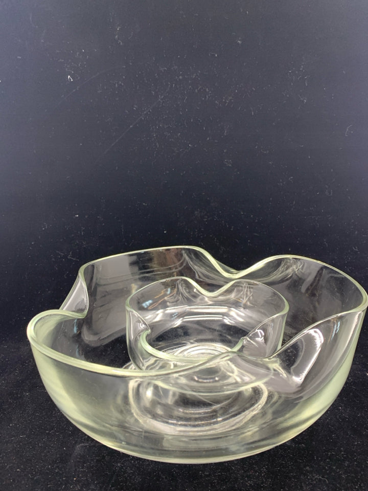 2 PC CLEAR GLASS WAVY EDGE CHIPS AND DIP BOWLS.