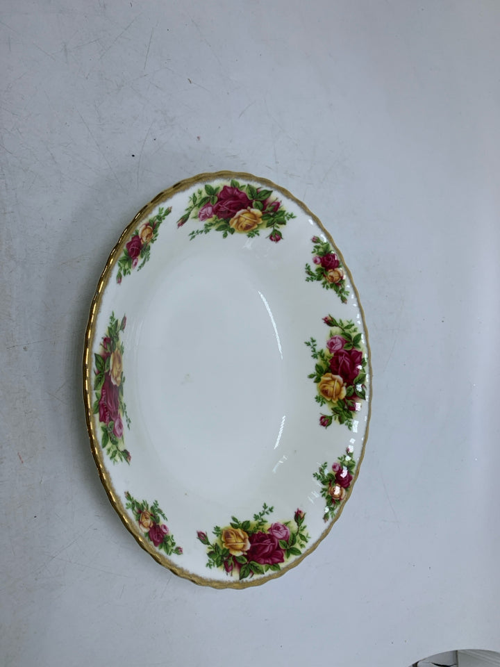 VTG OVAL VEGETABLE BOWL W/ GOLD RIM.