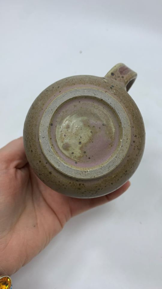 BROWN/PINK DRIP GLAZE MUG.