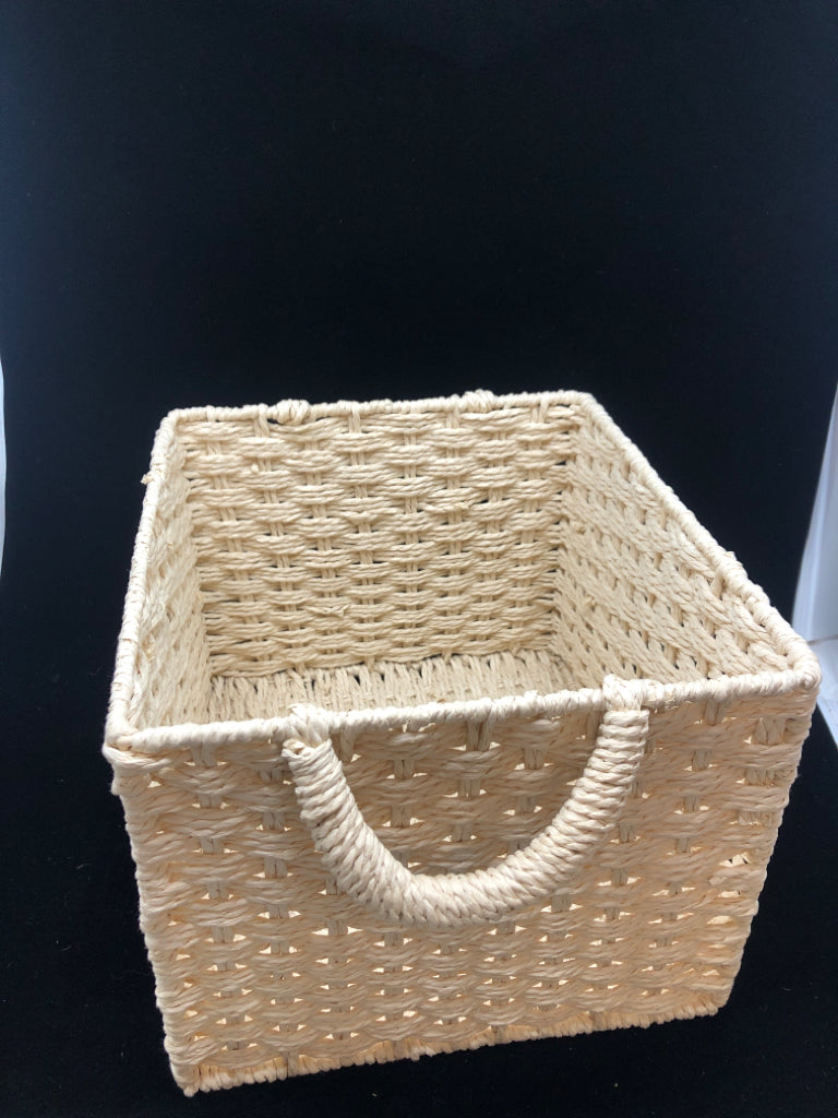 CREAM WOVEN SQUARE BASKET W/HANDLES.