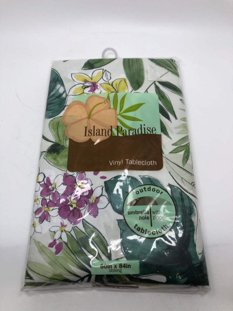 NIP GREEN W FLORAL DESIGN OUTDOOR VINYL TABLE CLOTH.