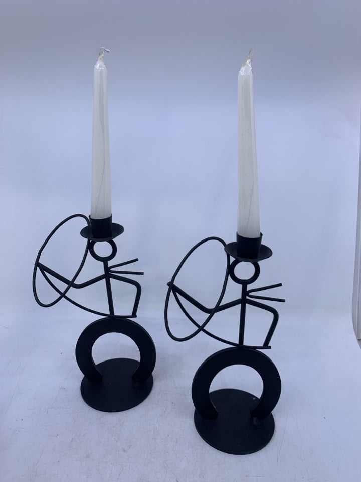 2 BLACK METAL TAPERED CANDLE HOLDERS SHAPED AS COWBOYS W/ LASSO W/ WHITE CANDLES