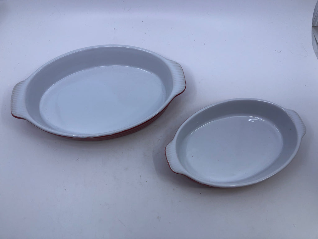 2 RED OVAL NESTING BAKING DISHES.