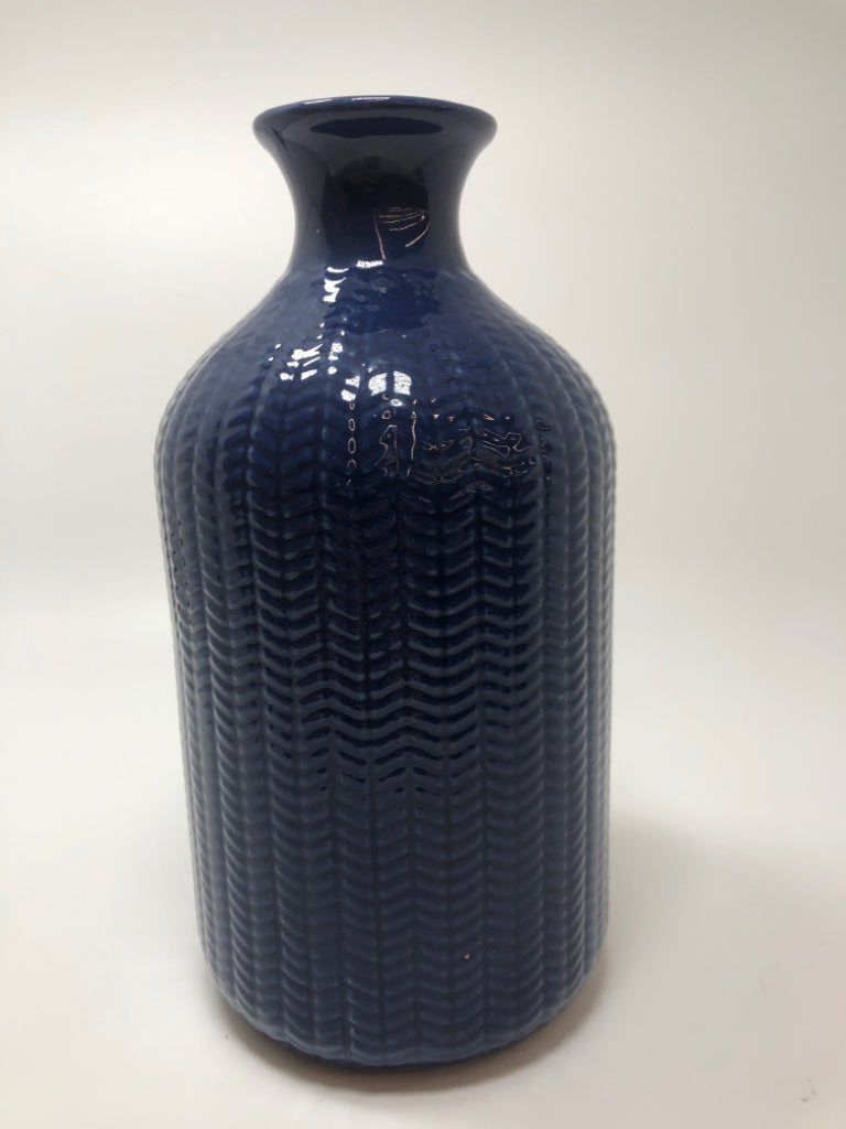 BLUE CERAMIC RIBBED VASE.