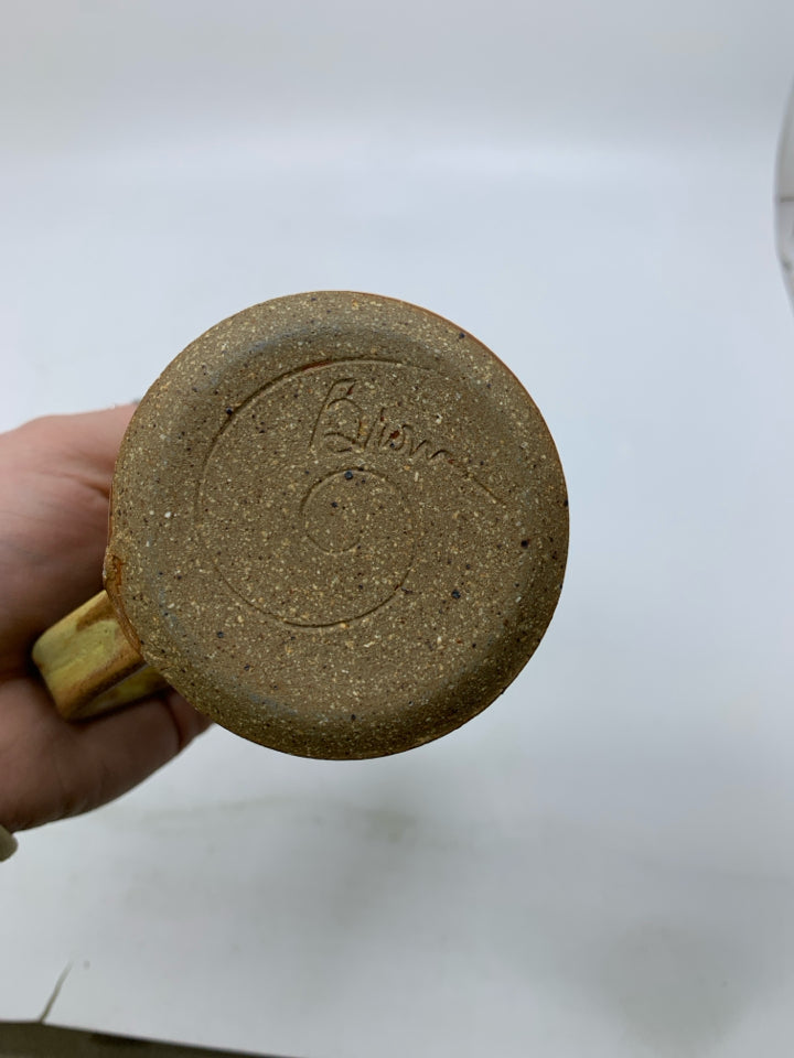 YELLOW/TAN POTTERY MUG.