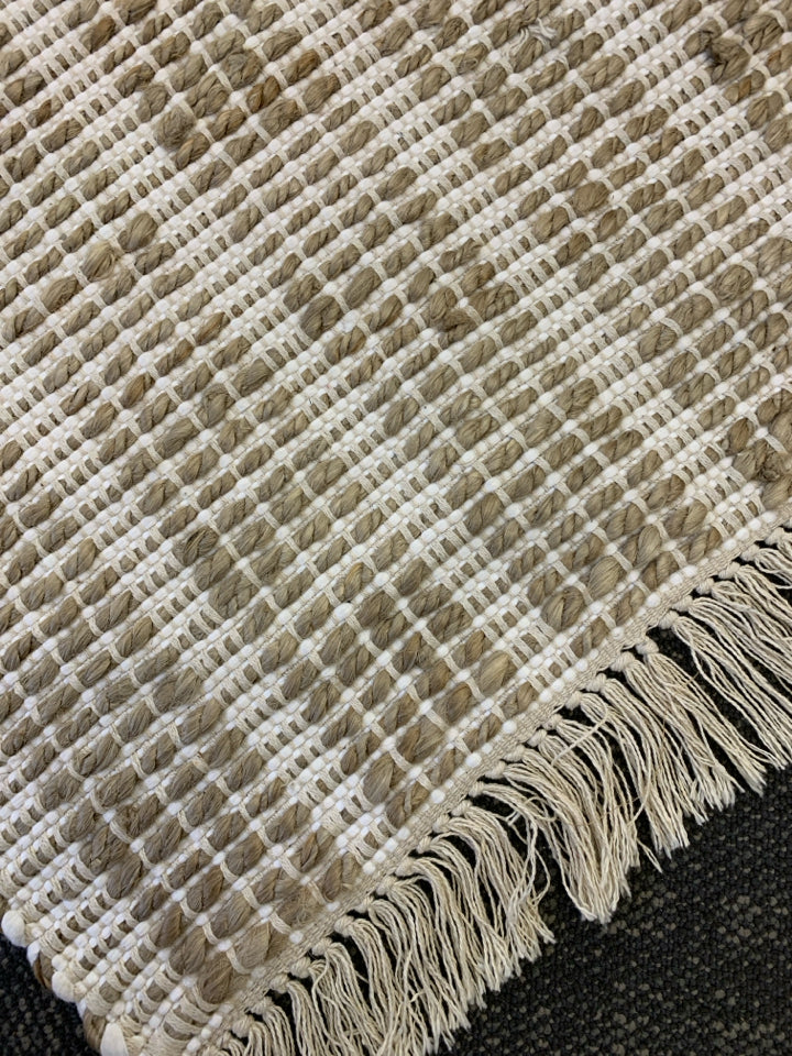 BROWN AND WHITE TASSEL AREA RUG.