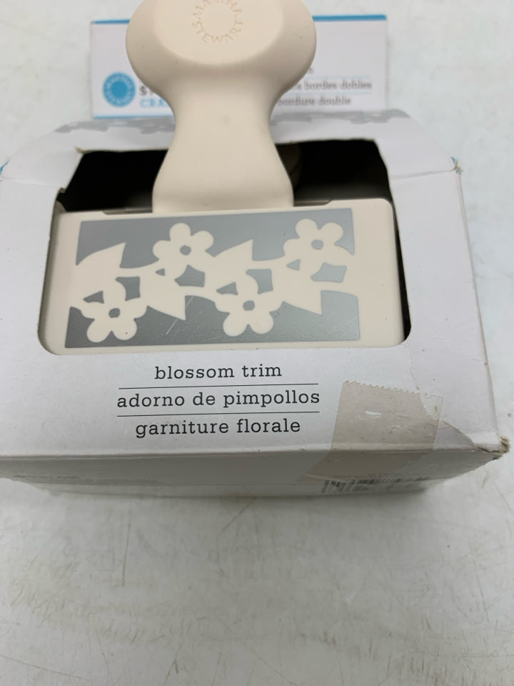 NIB MARTHA STEWART BLOSSOM TRIM DOUBLE-EDGE PUNCH.