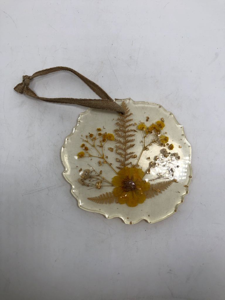 YELLOW FLORAL RESIN HANGING.