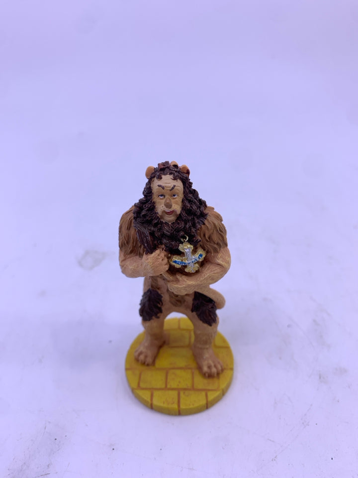 COWARDLY LION- WIZARD OF OZ FIGURE.