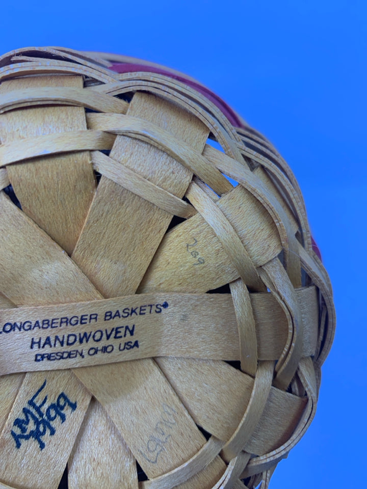 1999 TREE TRIMMINGS PEPPERMINT BASKET W/ PROTECTOR & TIE-ON.