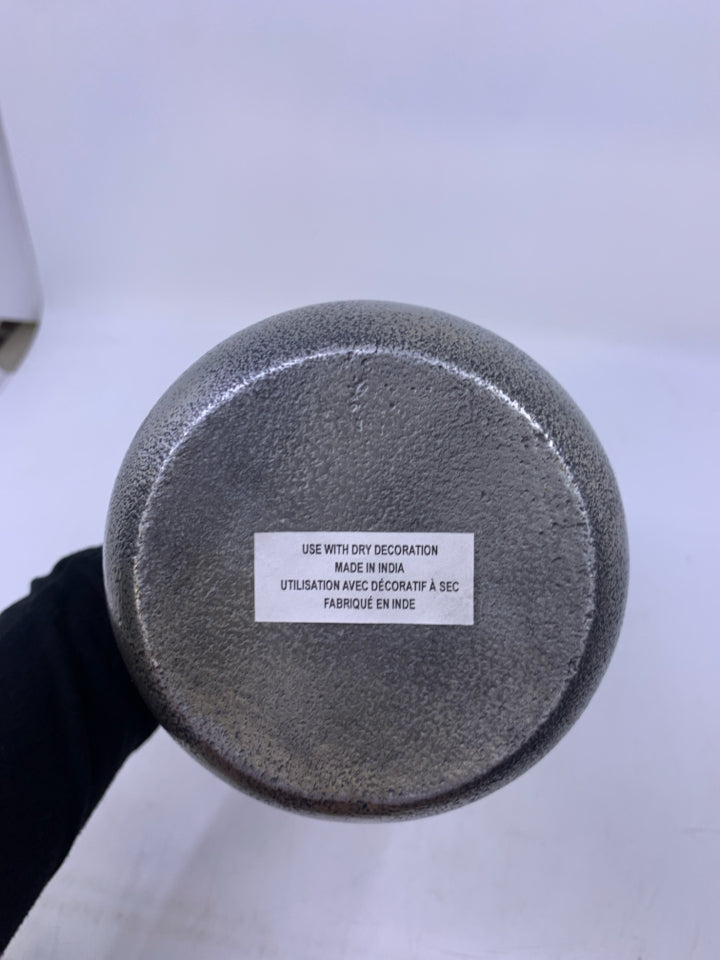 SILVER METAL RUSTIC.