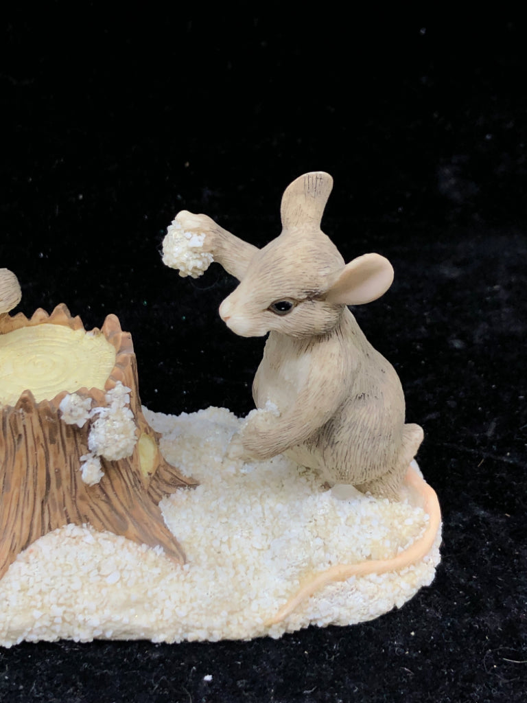 RESIN MOUSE SNOWBALL FIGHT FIGURINE.