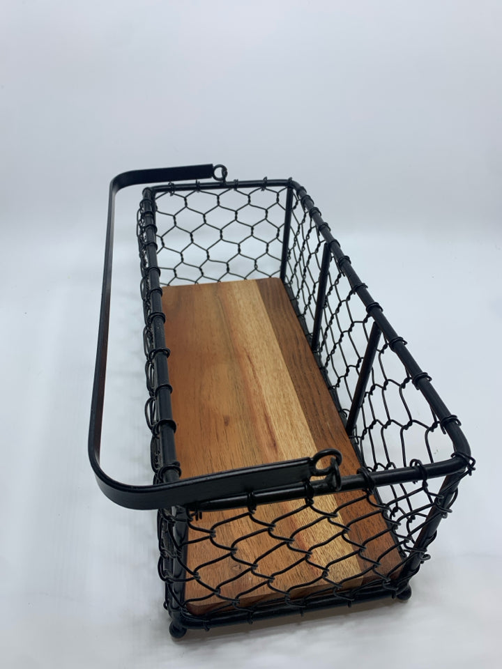 RUSTIC FARMHOUSE WIRE BASKET.