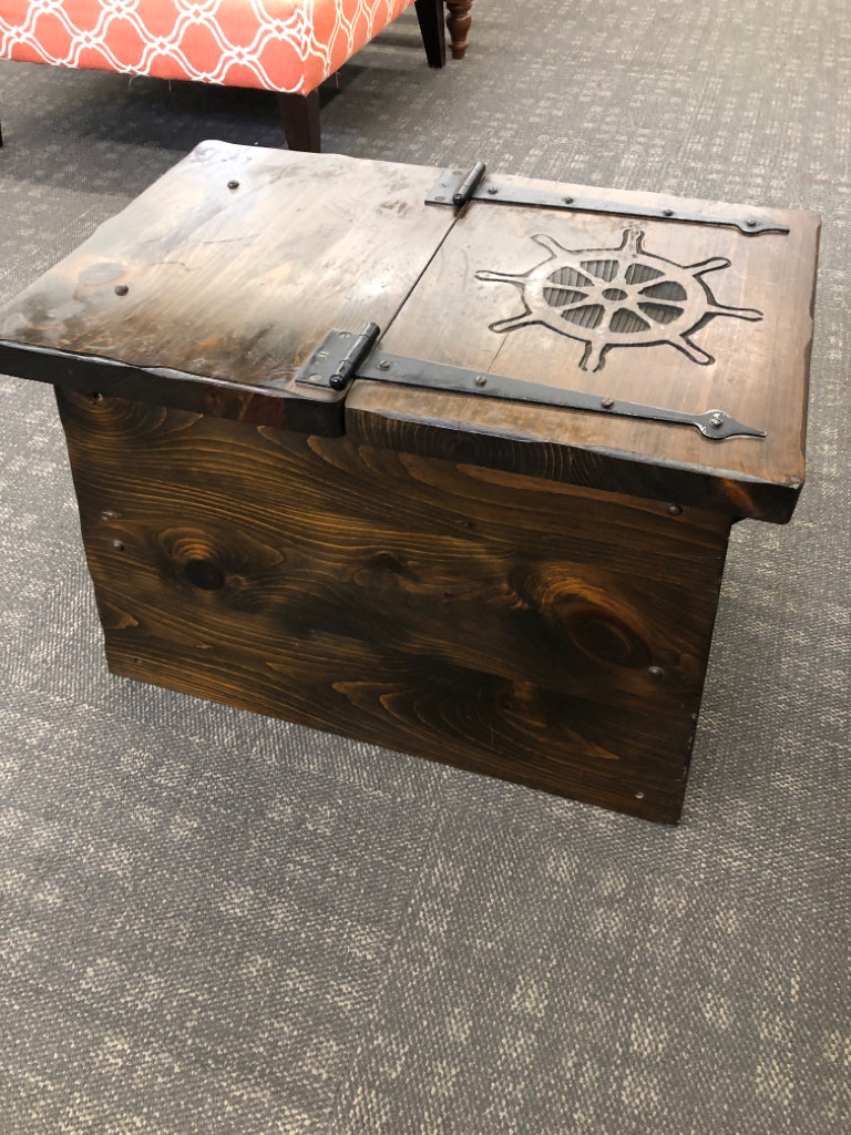 VTG DARK RUSTIC END TABLE W/STORAGE.