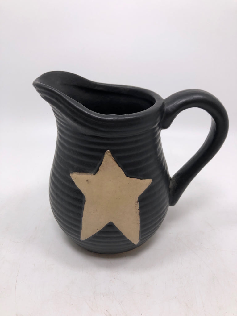 SM BLACK STAR PITCHER VASE.