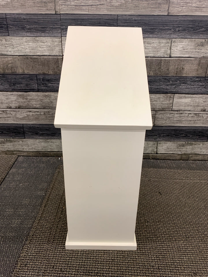 WHITE WOOD HOUSE SHAPED KIDS BOOK SHELF.