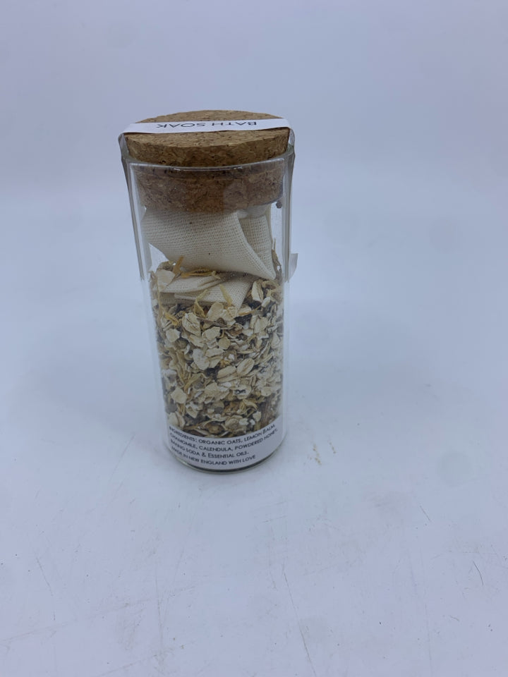 NIP HONEY AND OAT BATH SOAK.