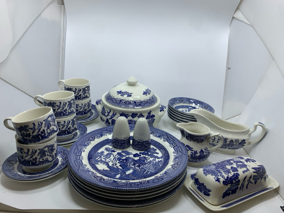30PC CHURCHILL BLUE WILLOW SET SERV FOR 6.