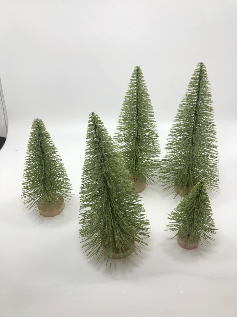 5 VARIED MINI CHRISTMAS TREE DECOR.