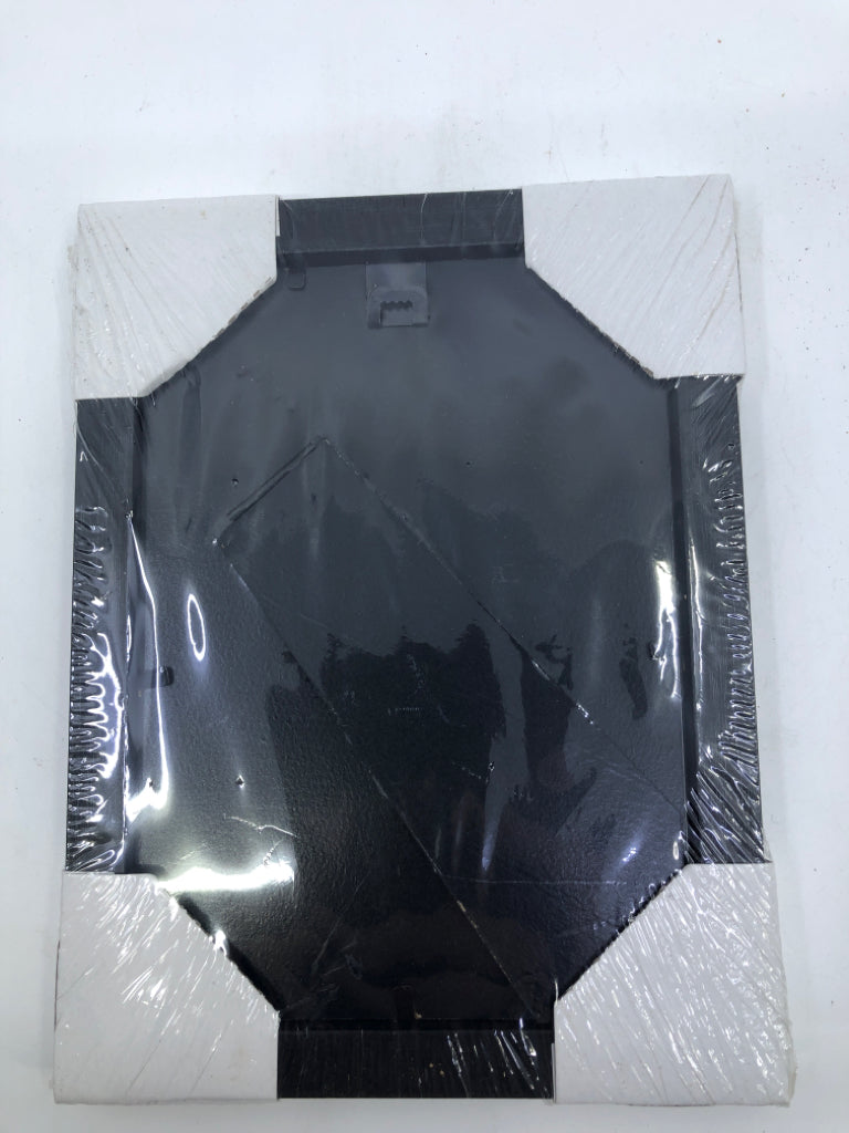 NIP BLACK PICTURE FRAME.