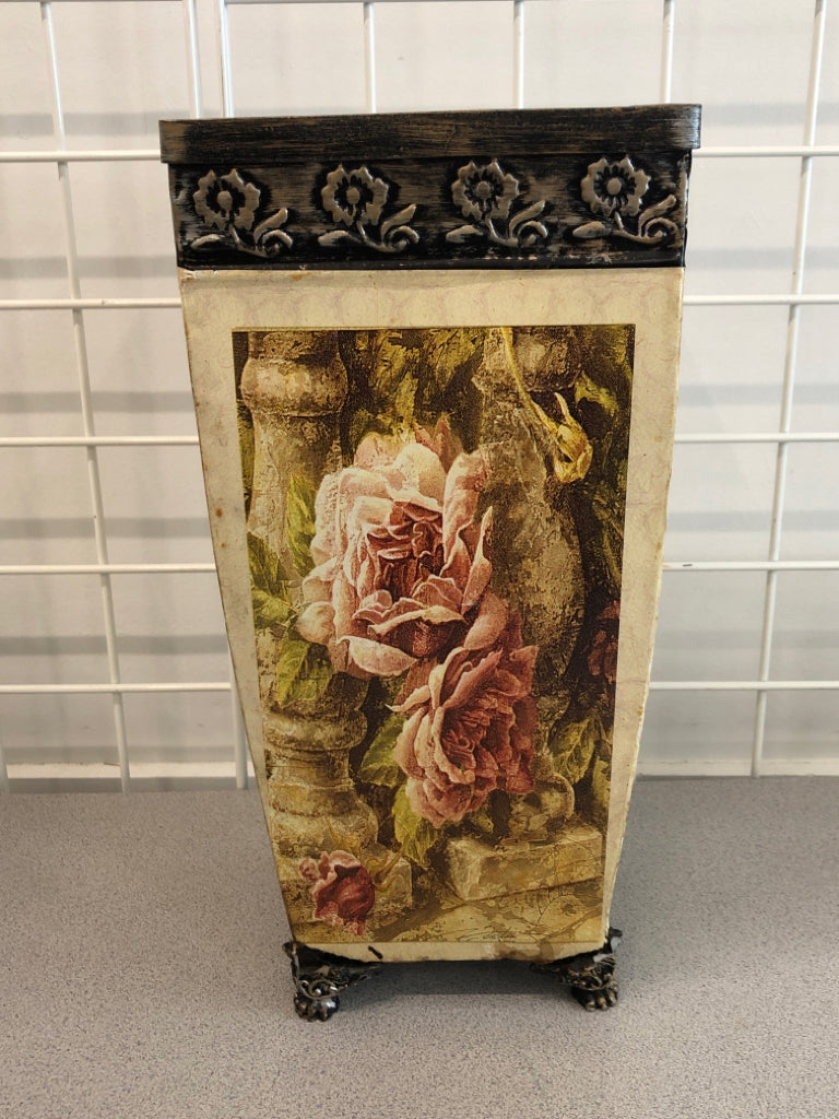 DISTRESSED FLORAL PLANTER.