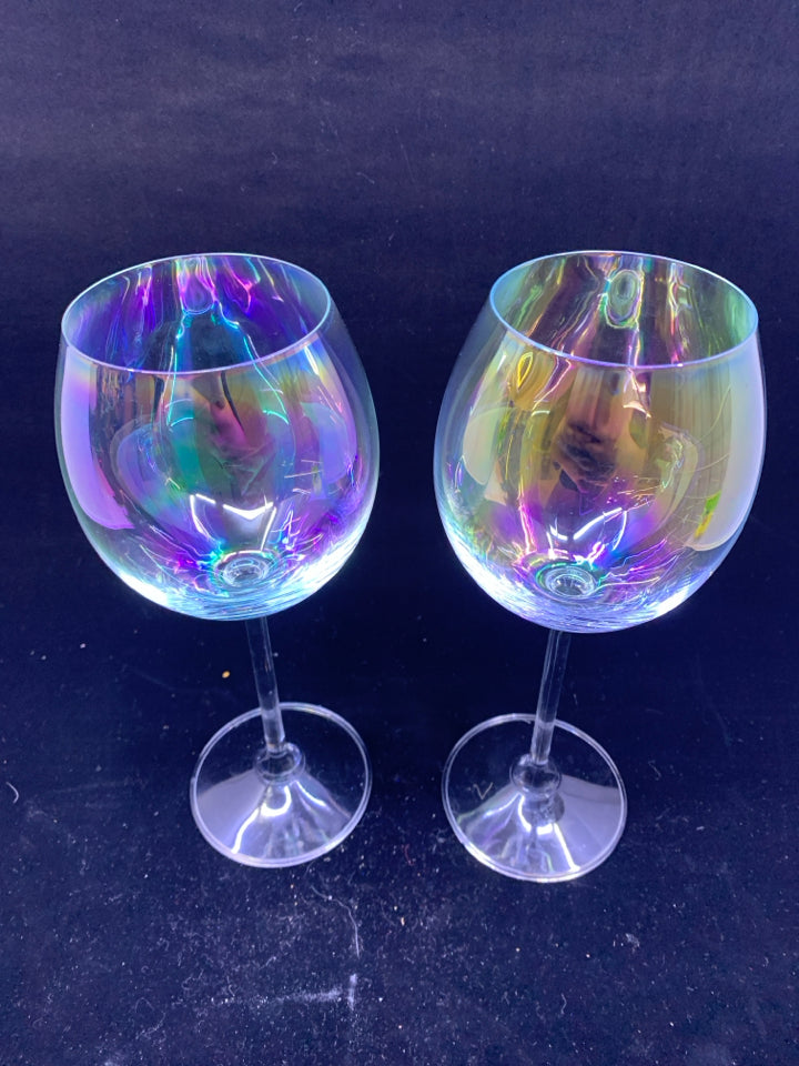 2 IRIDESCENT WINE GLASSES.