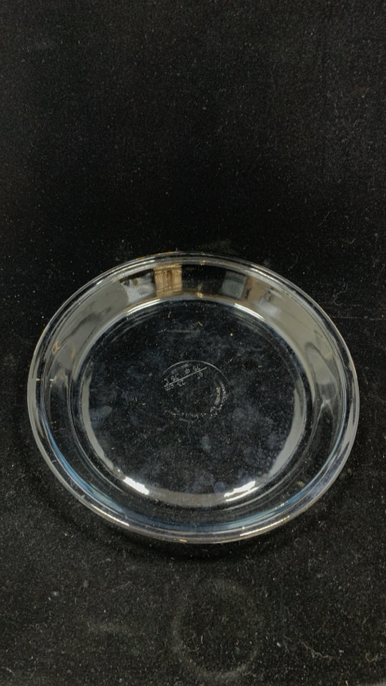 ROUND GLASS BAKING DISH.