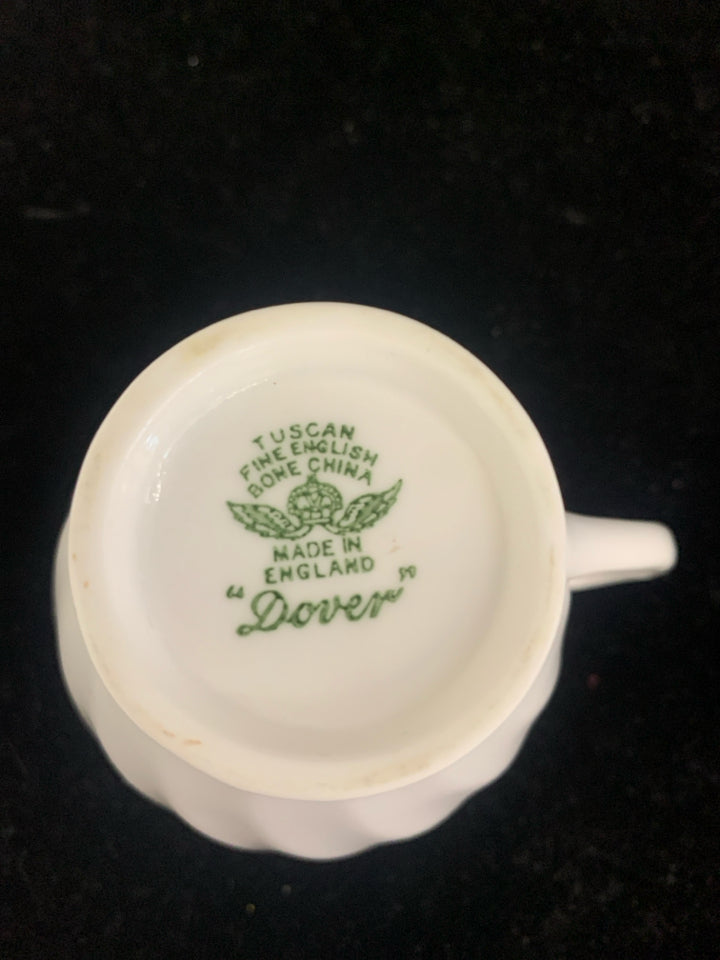 VTG SMALL WHITE SLIGHT RIB CREAMER.