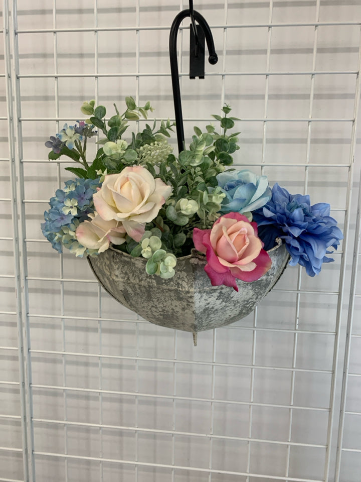 UMBRELLA SHAPED WALL BOUQUET.