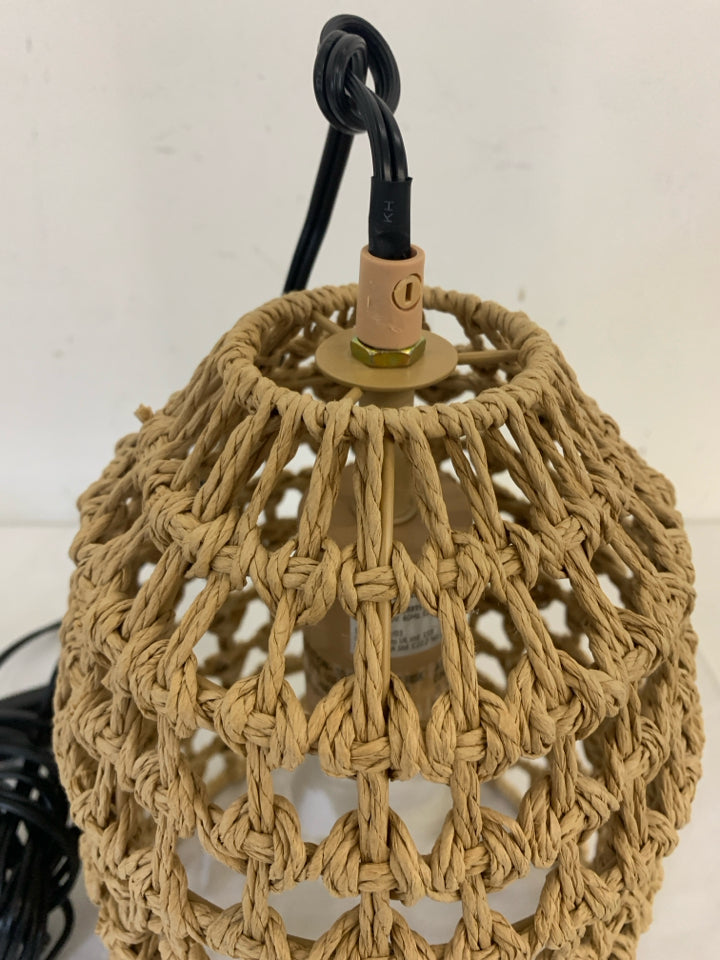 BLONDE WOVEN HANGING LAMP.