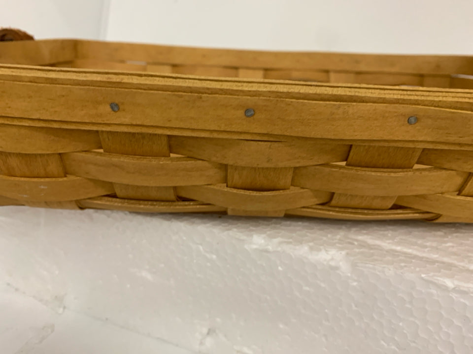2008 SHALLOW BASKET TRAY W/ BRAIDED HANDLES.
