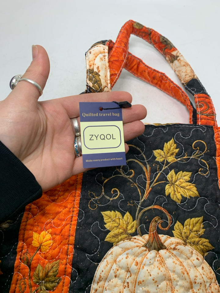 NWT QUILTED WHITE ORANGE PUMPKINS TOTE BAG ZYQOL.