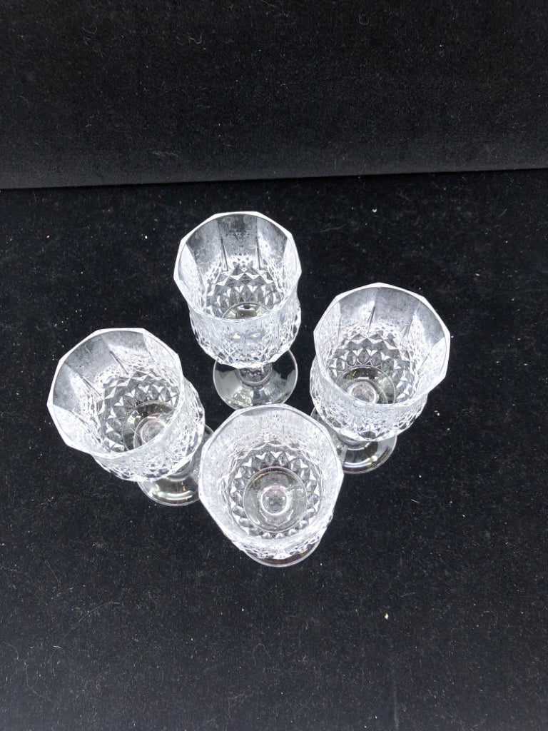 4 CRYSTAL WINE GASSES.