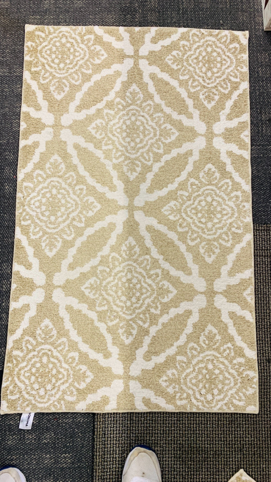 SONOMA TAN AND WHITE AREA RUG.