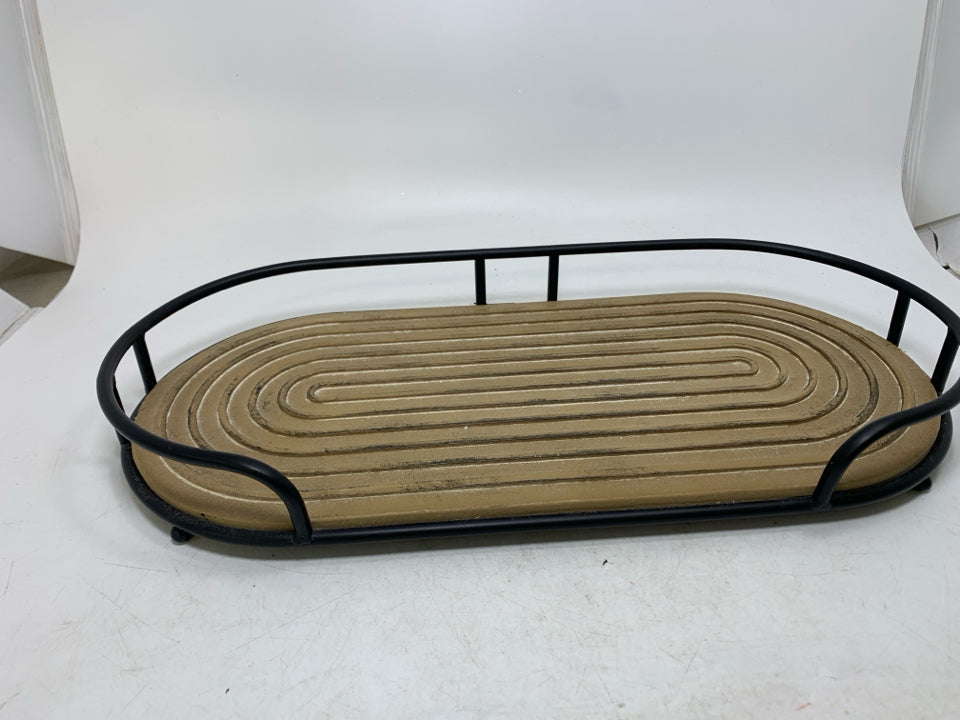 OVAL WOOD TEXTURED BASED W/ BLACK METAL BOARDER.