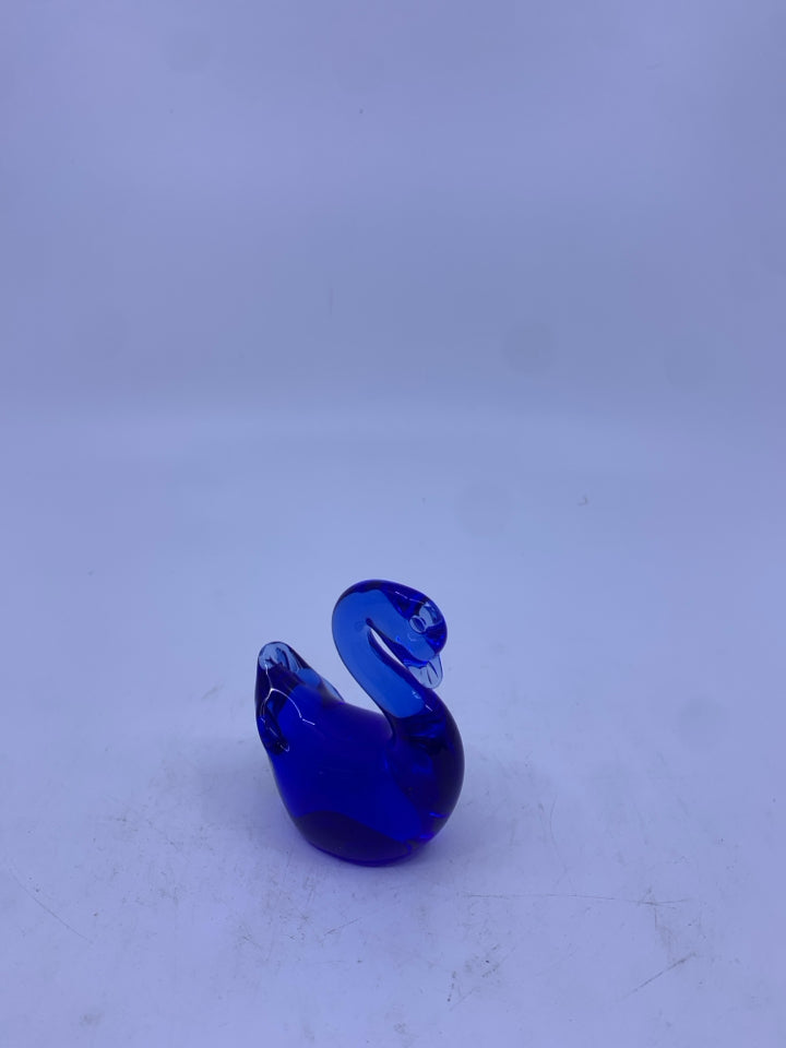 BLUE GLASS SWAN FIGURINE.