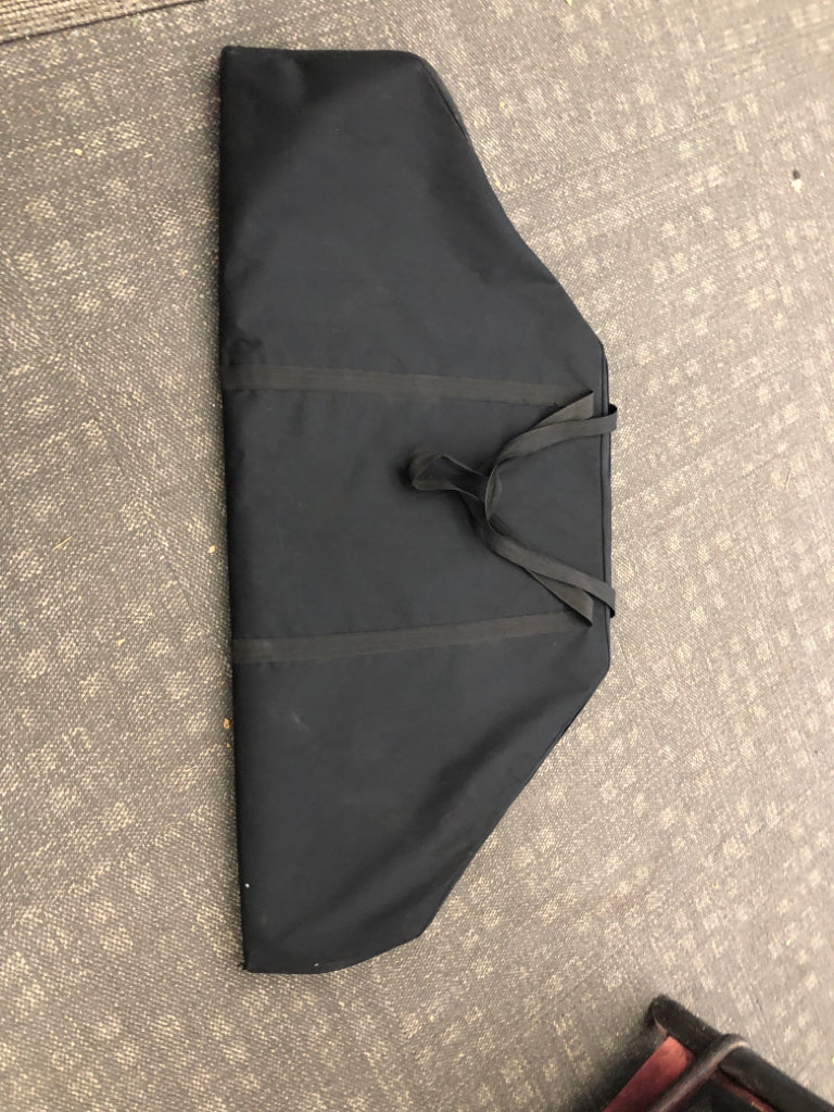 FOLD UP FELT POKER TABLE OCTAGON IN TRAVEL BAG.