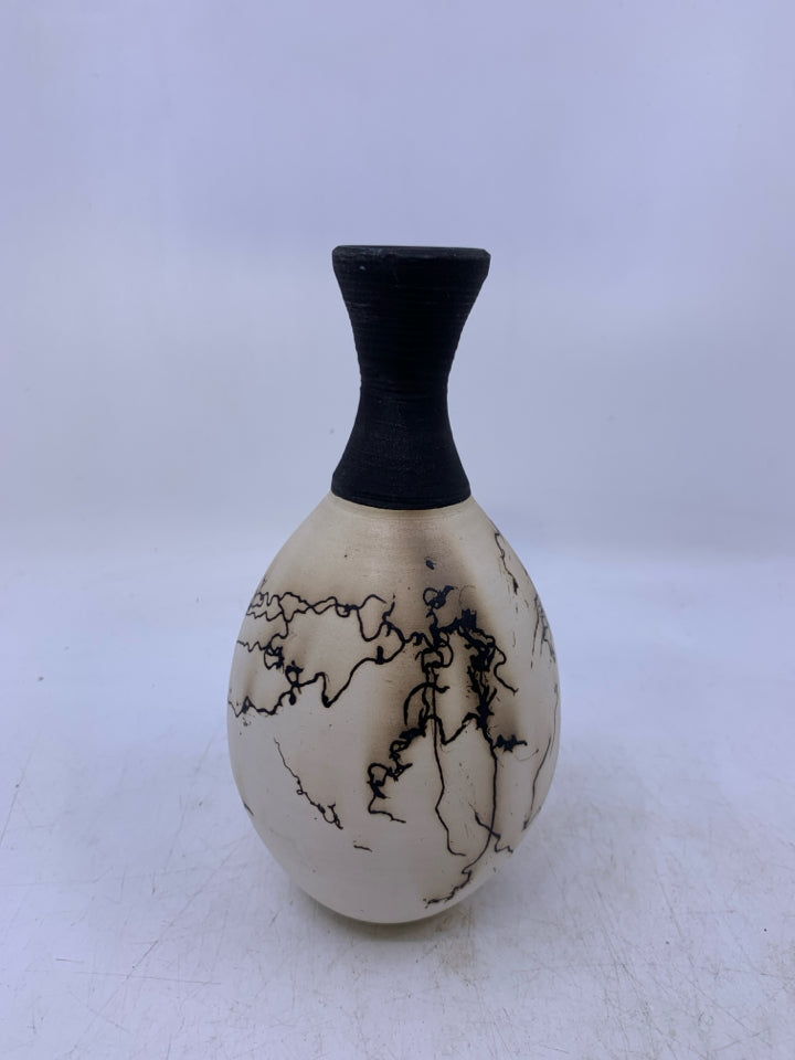 WHITE BASE W/ BLACK NECK+ SWIGGLE DESIGN VASE.