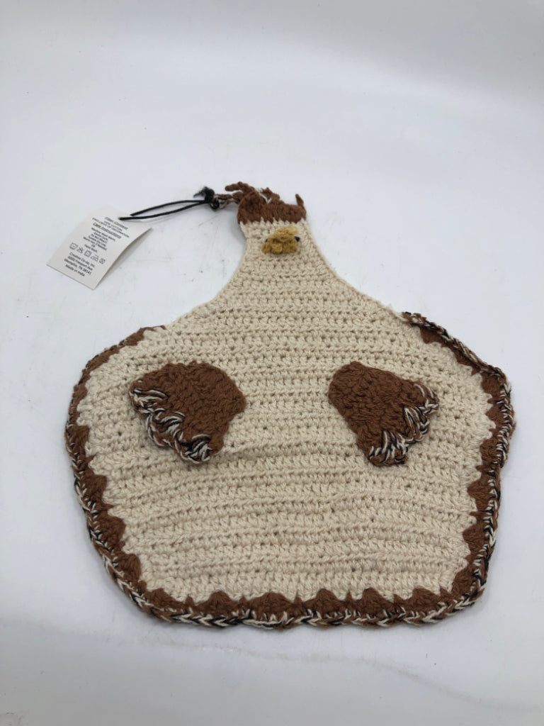 NWT CROCHET CHICKEN POT HOLDER.