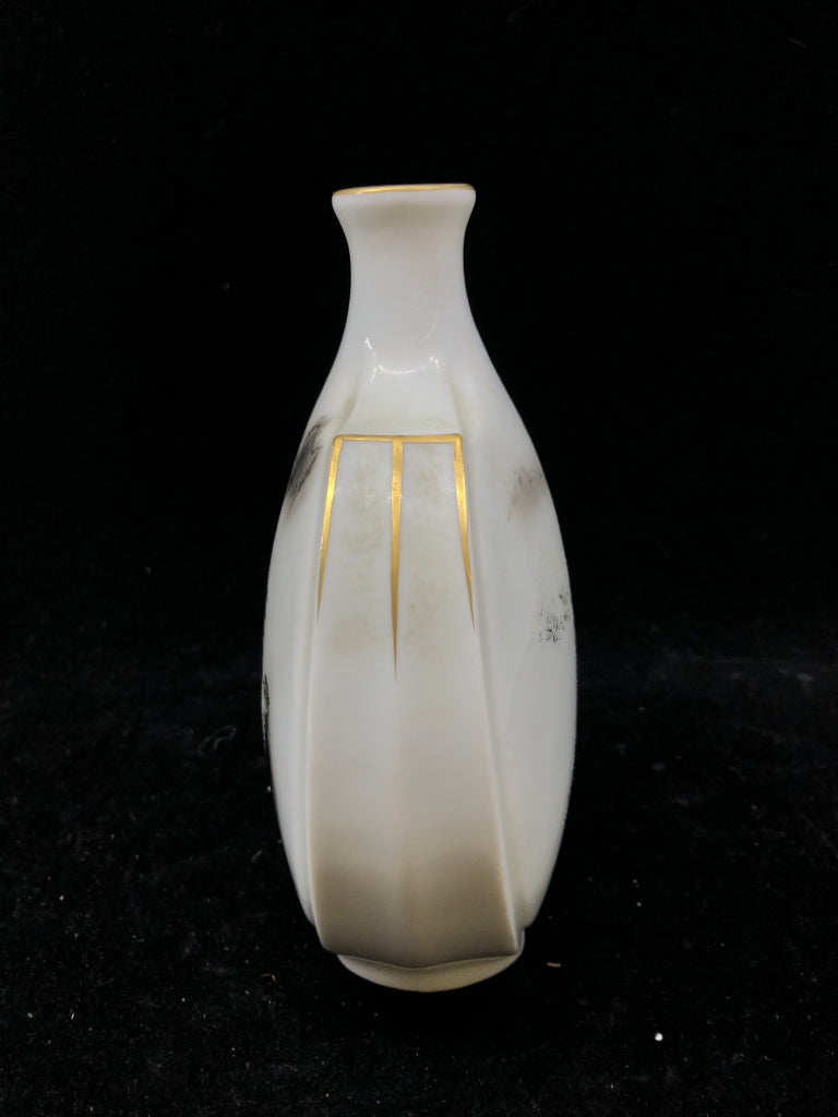 BLACK AND WHITE ASIAN STYLE NARROW NECK VASE.