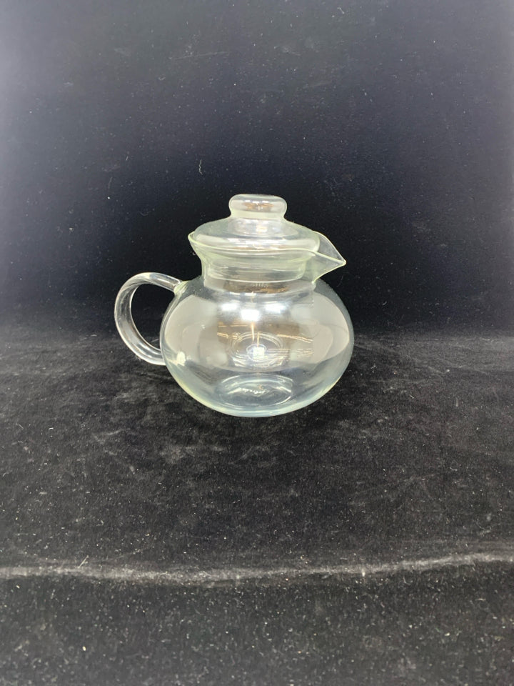 CLEAR GLASS TEAPOT.