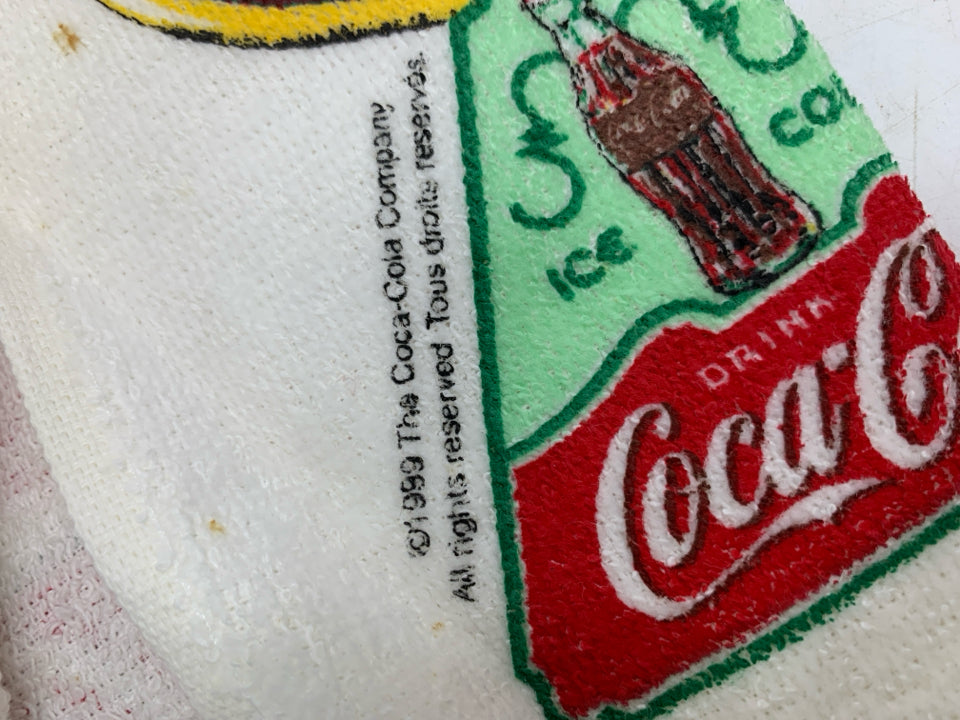 VTG COCA-COLA COLLECTABLE GRAPHIC KITCHEN TOWEL W/ TAG 1999.