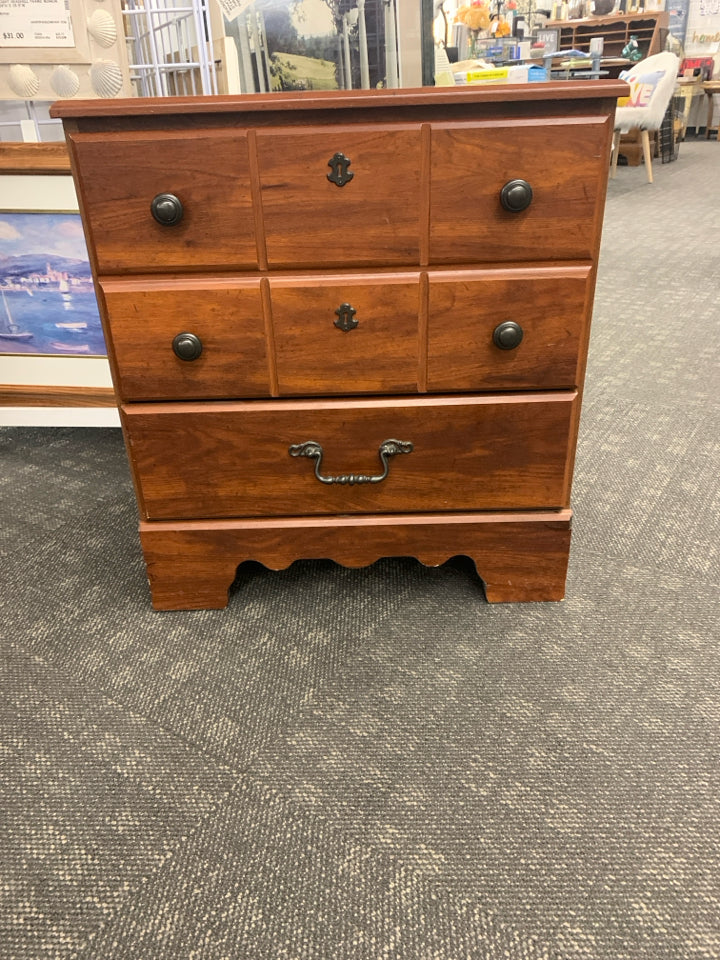 2 DRAWER NIGHT STAND.