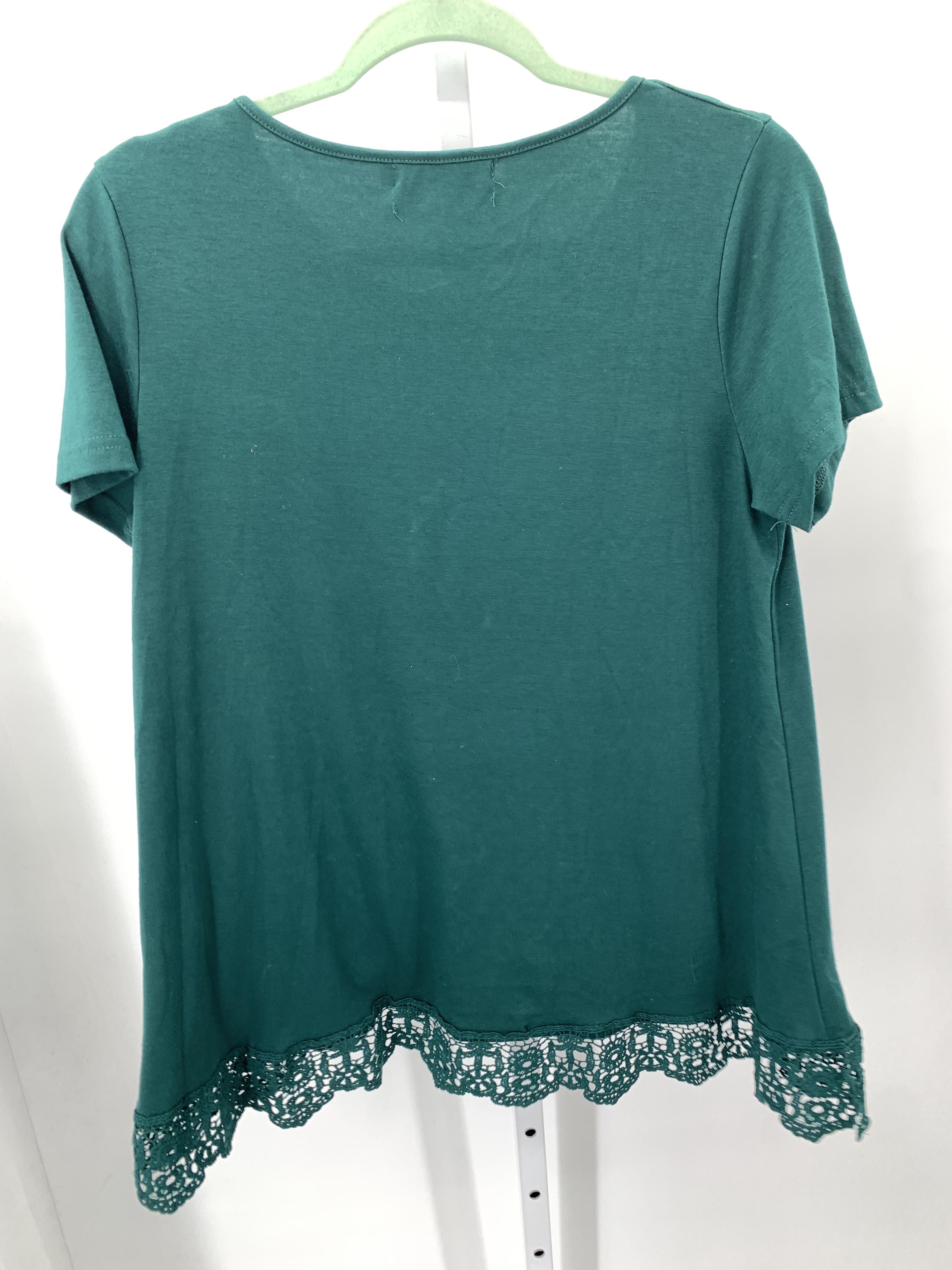 Size Medium Misses Short Sleeve Shirt